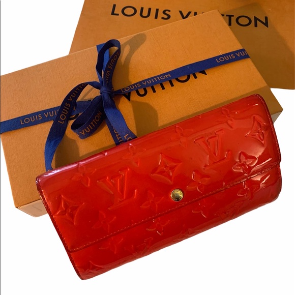 Louis Vuitton Handbags - AUTHENTICATED LOUIS Vuitton Sarah wallet w/ box